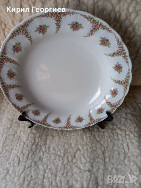 Две красиви порцеланови чинии Цената е за бройка  , снимка 1