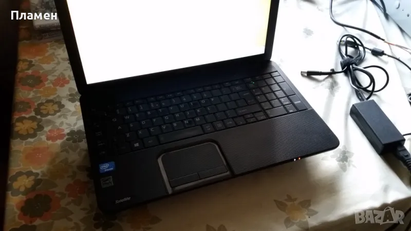Лаптоп Toshiba Satellite C850, снимка 1