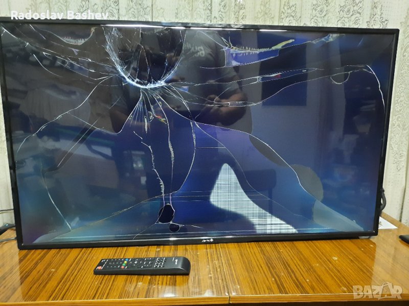 Arielli LED-43DN6T2  със счупена матрица., снимка 1