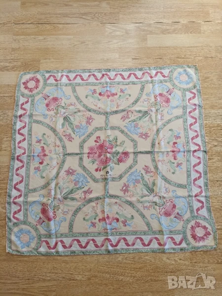 Дамски шал Aigner, снимка 1