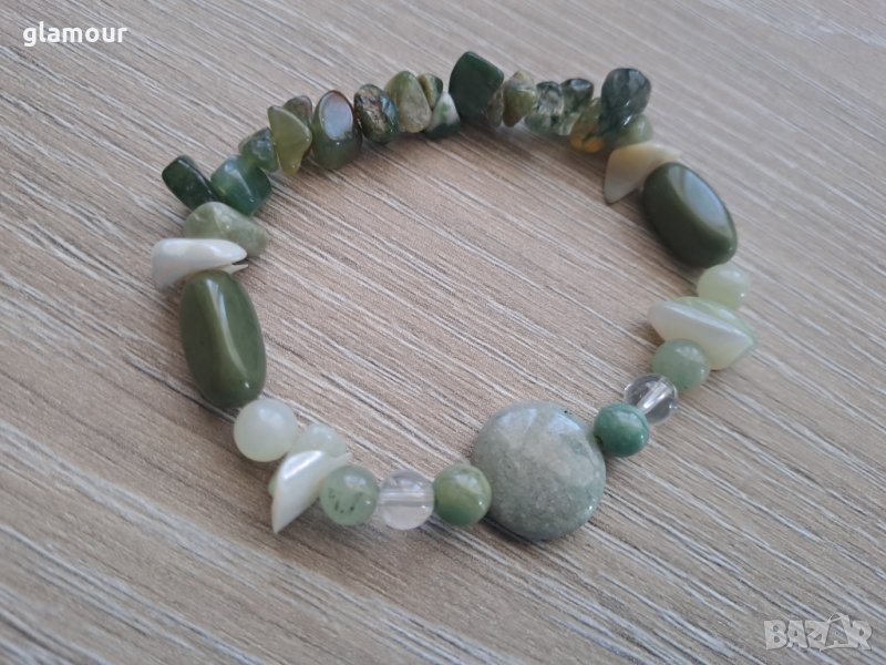 Гривна с нефрити, снимка 1