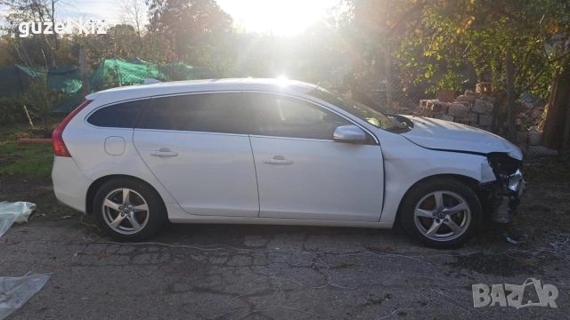 Продава се Volvo v60 2011г. 2.4 мотор 215 коня, снимка 2 - Автомобили и джипове - 52945257