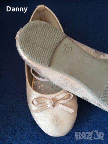 Обувчици в златисто + подарък, снимка 2 - Детски обувки - 34126431