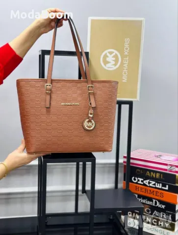 Michael Kors дамски чанти Различни цветове , снимка 6 - Чанти - 48885615