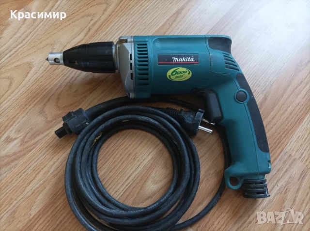 винтоверт за гипсокартон Макита 6825, снимка 2 - Винтоверти - 50739938