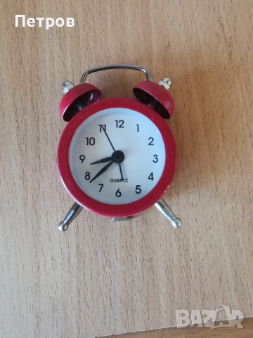 Будилник  мини ,малък с размери 5 см/7,5 см червен, снимка 2 - Други ценни предмети - 50516563