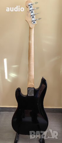 Бас китара четири струнна черен цвят, снимка 2 - Китари - 42907345