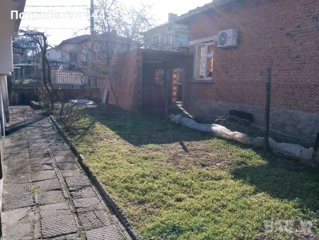 Голяма тухлена двуетажна къща с приземен, тавански етаж и двор в гр. Харманли, снимка 5 - Къщи - 49884994