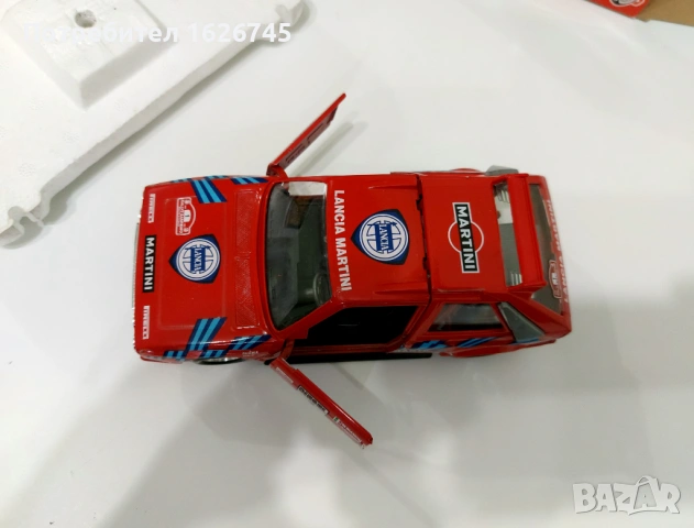Lancia Delta S4 1:24 Bburago, снимка 7 - Колекции - 54183525