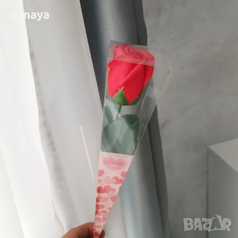 6373 Изкуствена роза в подаръчна кутия, 29 см, снимка 2 - Изкуствени цветя - 53302605