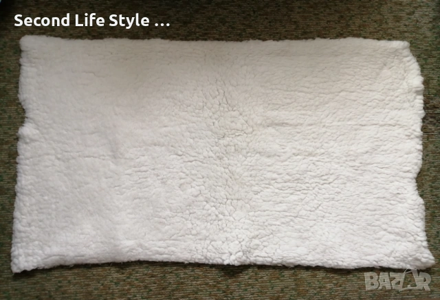 Бял пухкав килим 150 см х 85 см