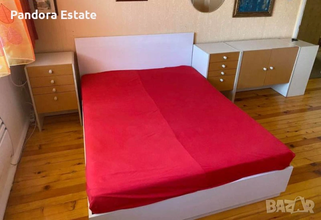 Продава четиристаен апартамент в кв. Изток