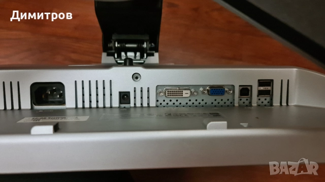 Монитор 22“ DELL 2208WFPt LED, снимка 4 - Монитори - 52497948