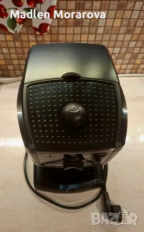 Еспресо Кафемашина DeLonghi , снимка 3 - Кафемашини - 55801570