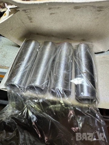 КОМПЛЕКТ БУТАЛЕН БОЛТ ЧЕРВЕН ВАЗ ЛАДА НОВИ ОРИГИНАЛНИ