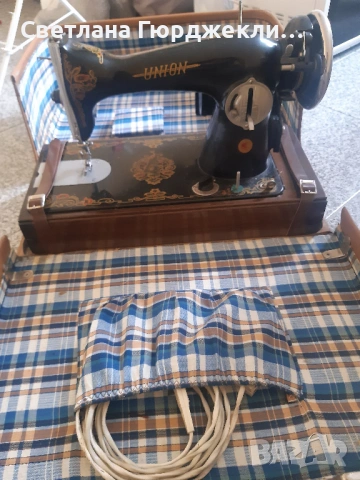 Електрическа шевна машина с куфар, снимка 2 - Шевни машини - 53199456