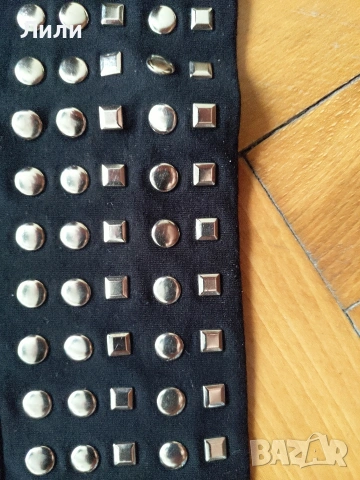 Черна дамска тениска с капси, снимка 2 - Тениски - 53938903