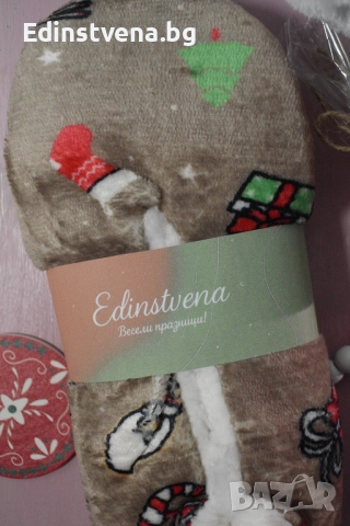 Коледни пухкави пантофи в бежово с ефектен принт, снимка 2 - Пантофи - 52572749