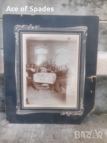 Стара Снимка В Кръчмата на Картон 30/36 см. (1), снимка 2 - Антикварни и старинни предмети - 30794413