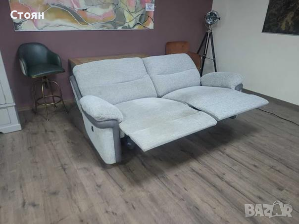Сив диван от плат тройка La-z-boy с електрически релакс механизъм, снимка 2 - Дивани и мека мебел - 44701249