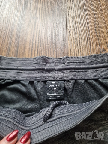 Страхотно мъжко спортно долнище NIKE размер M , снимка 4 - Спортни дрехи, екипи - 53039619