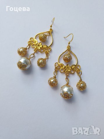 Прелестно нежни висящи обеци в стил Рококо с кристални перли и орнаментирана основа в цвят злато, снимка 9 - Обеци - 29750103
