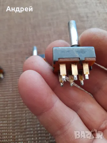 Стари радио бутони #2, снимка 3 - Други ценни предмети - 48011826