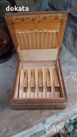 Стара дървена кутийка за цигари, снимка 2 - Антикварни и старинни предмети - 33854685