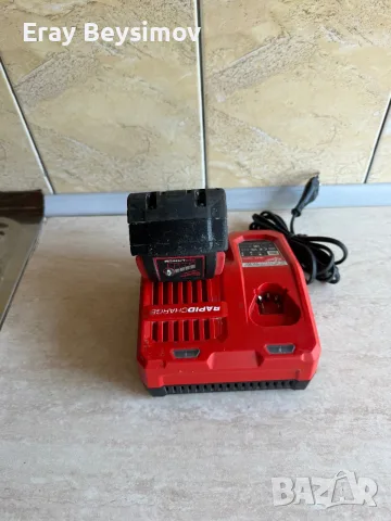 Зарядно устройство  и Батерия 5аh MILWAUKEE 18 V