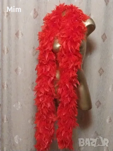 Богат червен шал от естествени пера / Боа/ 2.20 м, снимка 2 - Шалове - 49174013