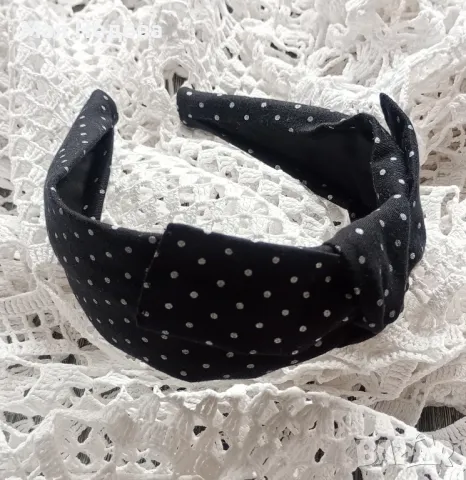 Черна диадема на малки бели точки 