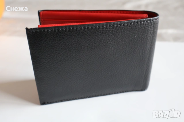 Piquadro Splash с RFID защита портфейл с лек дефект, снимка 2 - Портфейли, портмонета - 54177193