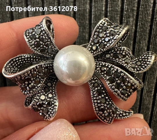 Дамска Брошка