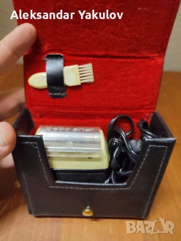 Продавам ретро електрическа самобръсначка с оригинален калъф, снимка 2 - Електрически самобръсначки - 53144210