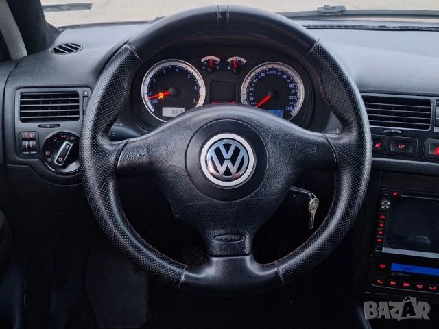 Volkswagen Bora 2.3, снимка 8 - Автомобили и джипове - 53026734