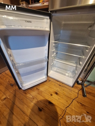 Хладилник със горна камера AEG, снимка 4 - Хладилници - 54345336