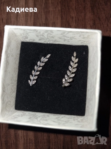 Сребърни обеци тип фиби по дължината на ухото с камъни, снимка 5 - Обеци - 52681652