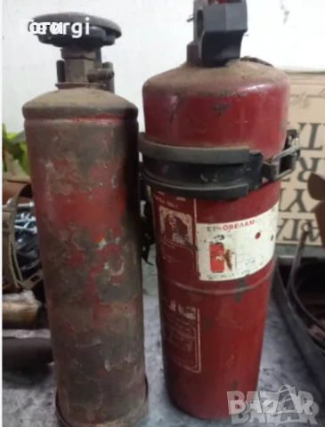 Пожарогасител два броя стари модели. Цената е за двата броя, снимка 3 - Части - 53330003