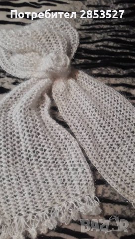 Бял пухест шал, снимка 2 - Шалове - 37849722