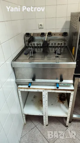 Продава професионален фритюрник, снимка 5 - Обзавеждане на кухня - 47588304