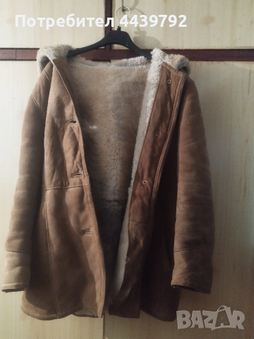 Дамски кожух,много запазен, от овчи кожи.