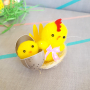 2840 Мини декорация за Великден Кокошка с пиле в гнездо, 5×5см, снимка 1 - Декорация за дома - 36467489