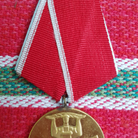 Медал орден 25 години в кутия , снимка 3 - Антикварни и старинни предмети - 44751545