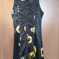 Сатенена рокля на слънчогледи с ефектен гръб, снимка 1 - Рокли - 29947007