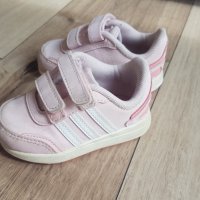 Детски маратонки Adidas, снимка 1 - Детски маратонки - 42609178