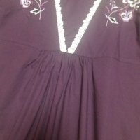 КРАСИВА рокля в цвят вино с бродерия и бяла дантелка за гръдна обиколка от 102см до 116см, снимка 5 - Рокли - 42322115