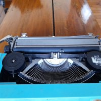 Стара пишеща машина, снимка 4 - Антикварни и старинни предмети - 37665363