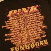 Vintage PINK Funhouse Tour 2010 Tee, снимка 2 - Тениски - 38052058