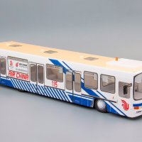 COBUS 3000 Airport Bus автобус 1984 - мащаб 1:43 на Hachette моделът е нов в блистер, снимка 1 - Колекции - 42517708