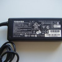 Оригинално зарядно устройство за лаптоп Toshiba , снимка 1 - Захранвания и кутии - 37586618